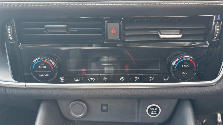 Nissan Qashqai 1.3 DiG-T MH N-Connecta 5dr Petrol Hatchback